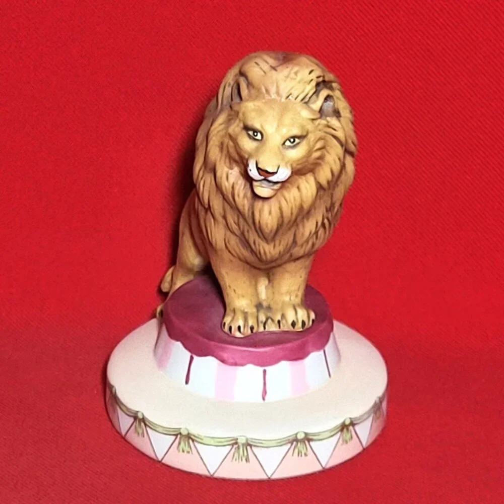 Circus Royale Ceramic Lion Figurine 1983